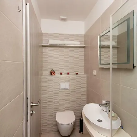 New Center 5+2 * 斯普利特